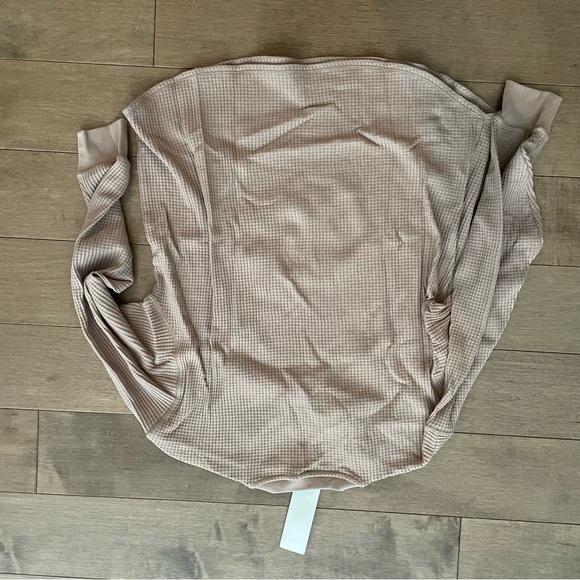 Uniqlo waffle long sleeve - Picture 2 of 2